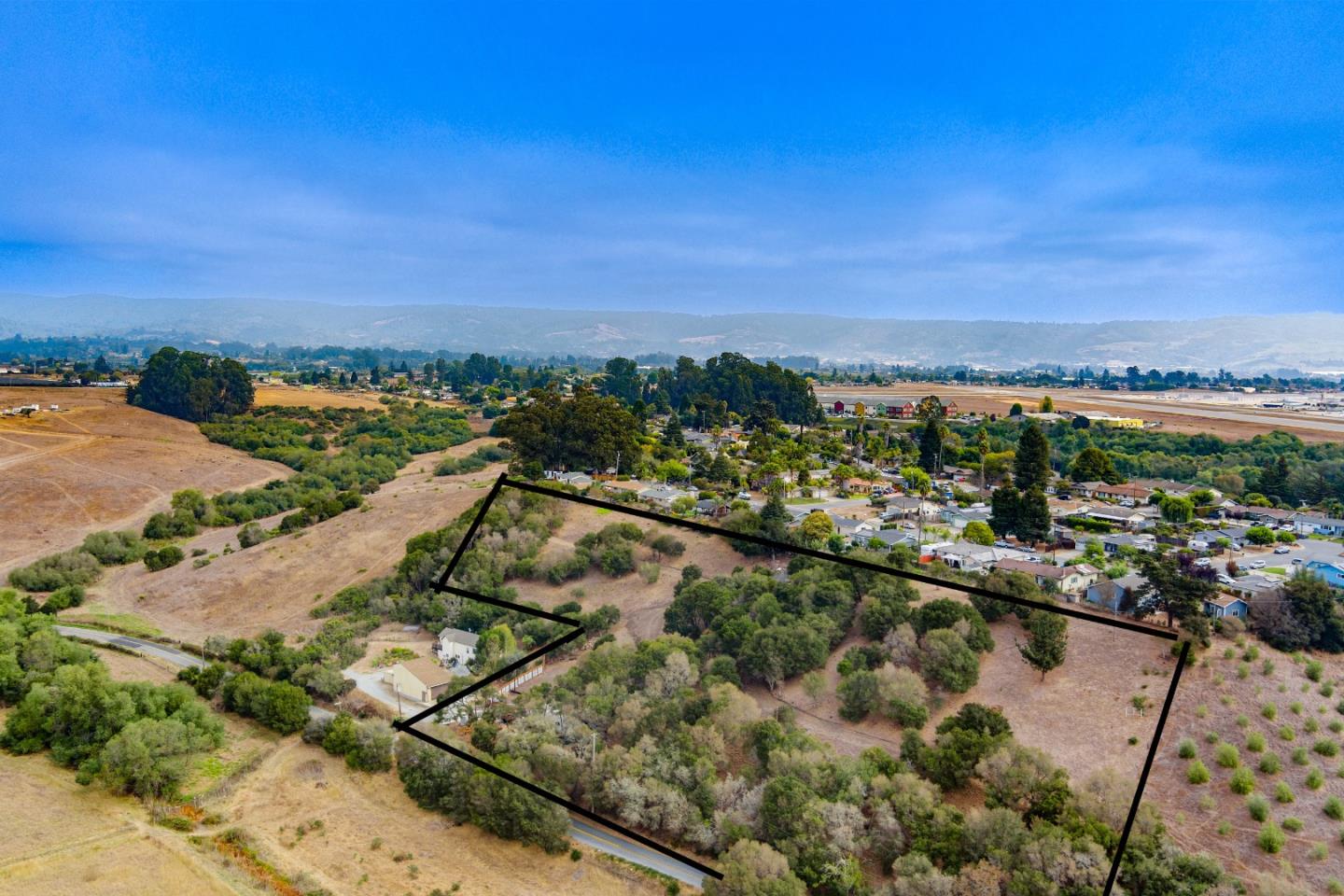 76 Larkin Valley Road Watsonville, CA 95076 - Photo 8 of 13 Gallery Image 8