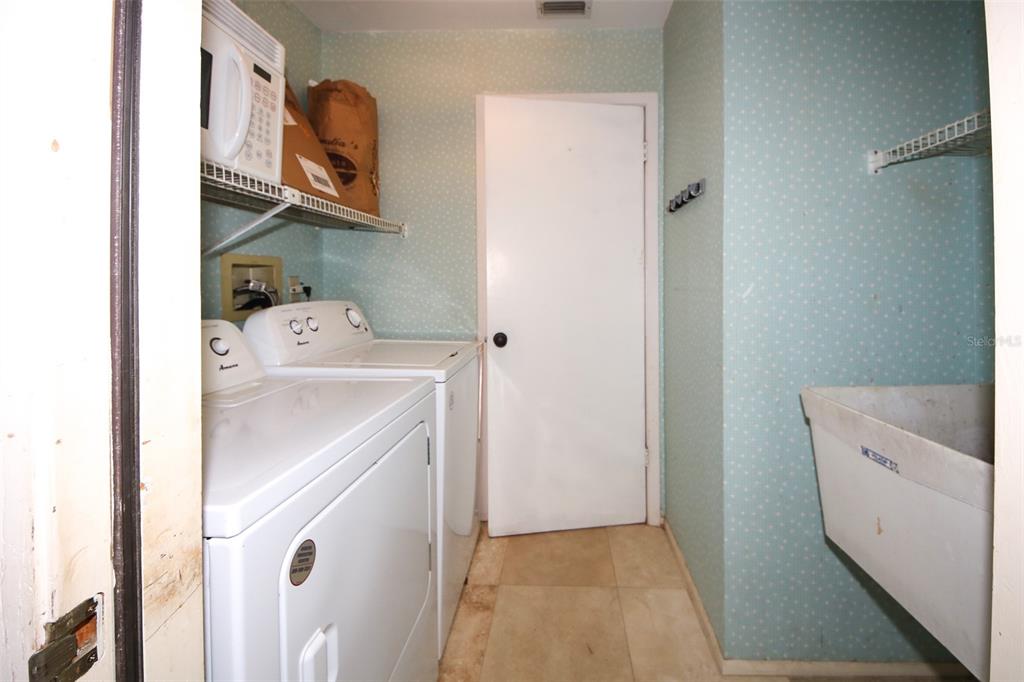 9297 Pickens Street Spring Hill, FL 34608 - Photo 33 of 40 a utility room with dryer and washer