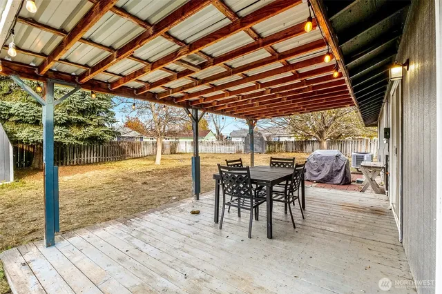 $305,000 | 1116 South Bobbi Drive, Moses Lake, WA 98837