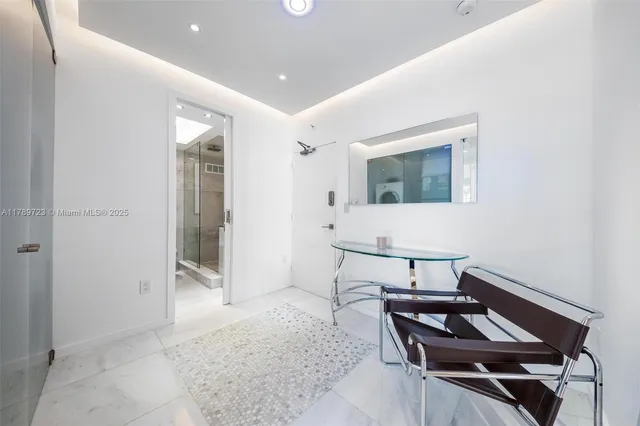 $895,000 | 3 Island Avenue, Unit 3C, Miami Beach, FL 33139