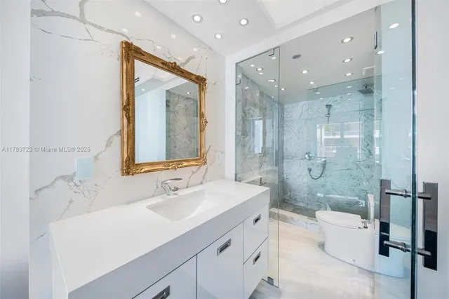 $895,000 | 3 Island Avenue, Unit 3C, Miami Beach, FL 33139