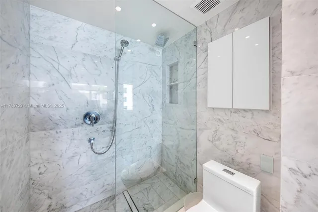 $895,000 | 3 Island Avenue, Unit 3C, Miami Beach, FL 33139