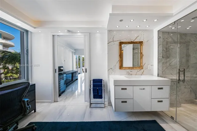 $895,000 | 3 Island Avenue, Unit 3C, Miami Beach, FL 33139