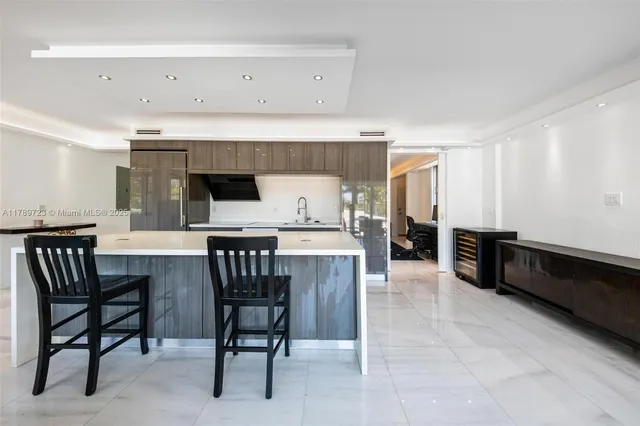 $895,000 | 3 Island Avenue, Unit 3C, Miami Beach, FL 33139