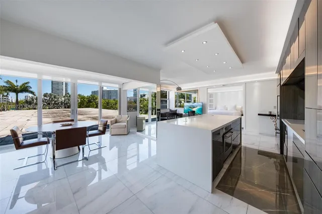 $895,000 | 3 Island Avenue, Unit 3C, Miami Beach, FL 33139