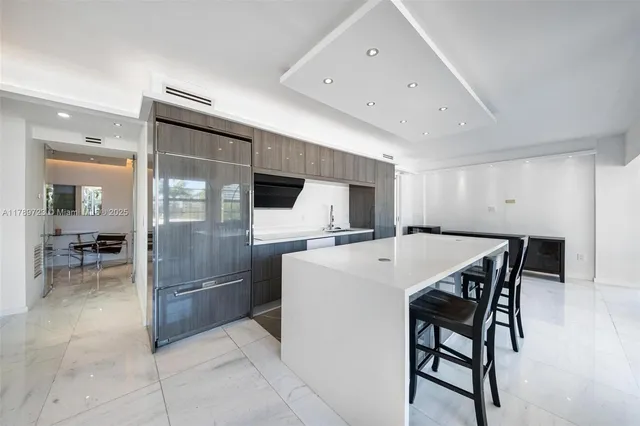 $895,000 | 3 Island Avenue, Unit 3C, Miami Beach, FL 33139