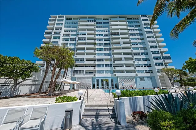 $895,000 | 3 Island Avenue, Unit 3C, Miami Beach, FL 33139