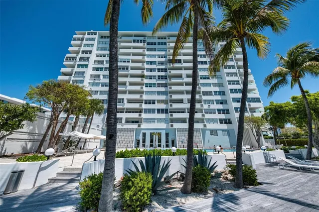 $895,000 | 3 Island Avenue, Unit 3C, Miami Beach, FL 33139