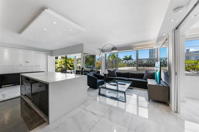 $895,000 | 3 Island Avenue, Unit 3C, Miami Beach, FL 33139