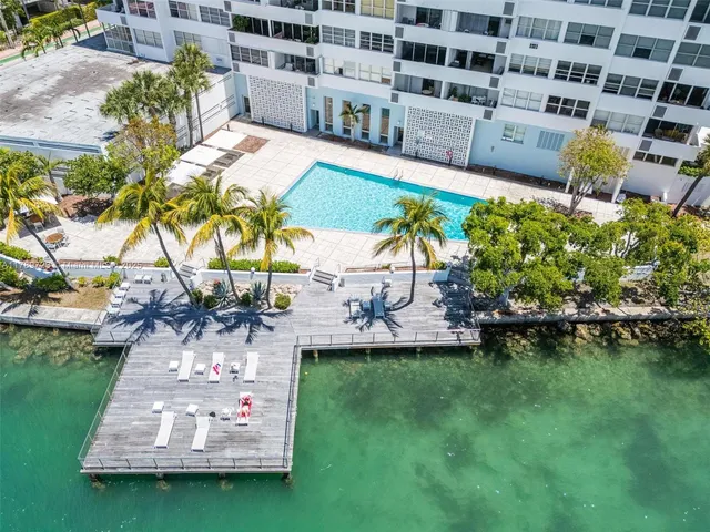 $895,000 | 3 Island Avenue, Unit 3C, Miami Beach, FL 33139