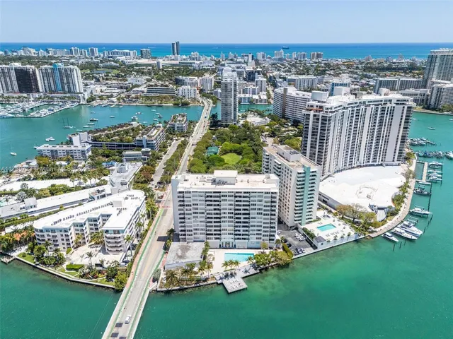 $895,000 | 3 Island Avenue, Unit 3C, Miami Beach, FL 33139