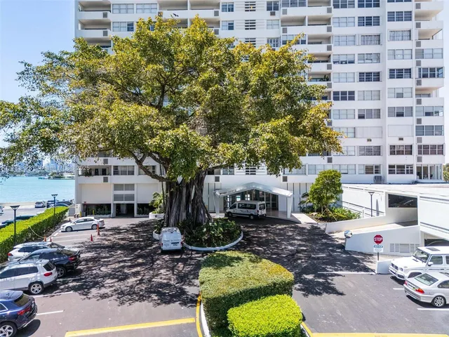 $895,000 | 3 Island Avenue, Unit 3C, Miami Beach, FL 33139