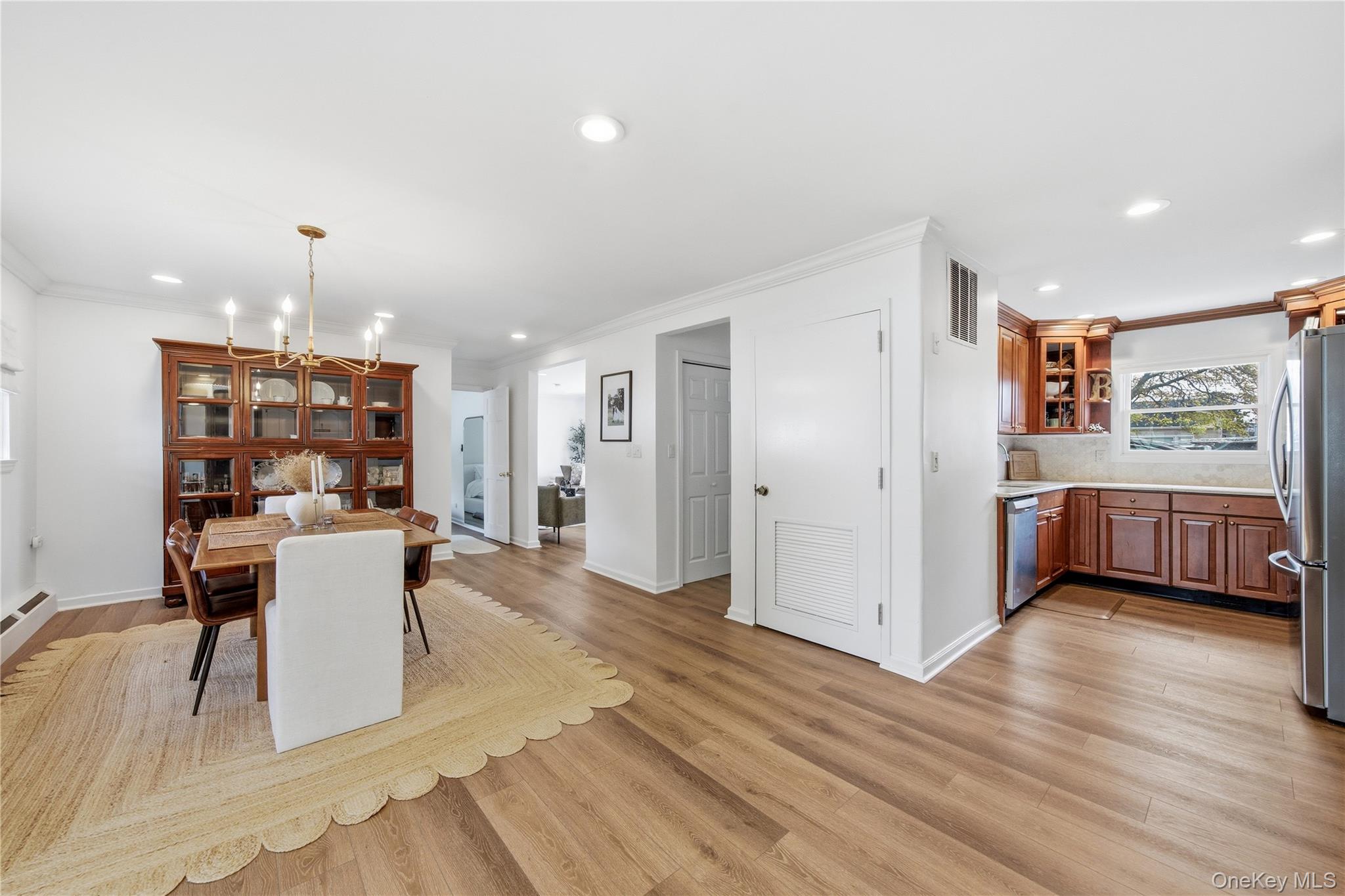 27 Polo Road Massapequa, NY 11758 - Photo 9 of 34 Gallery Image 9