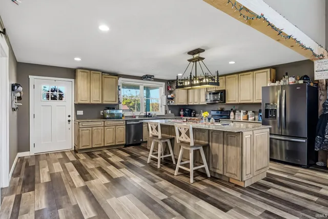 $1,299,900 | 52478 County Road 39, Middlebury, IN 46540