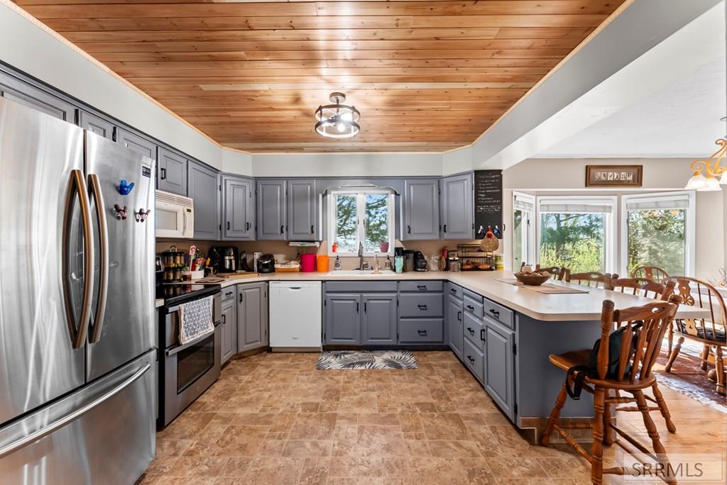 6685 East Iona Road Idaho Falls, ID 83401 - Photo 11 of 59