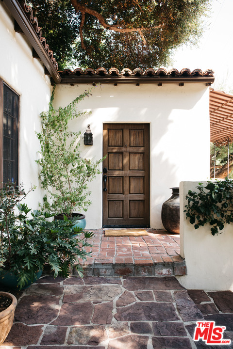 8515 Ridpath Drive Los Angeles, CA 90046 - Photo 2 of 20 a view of a back yard of the house