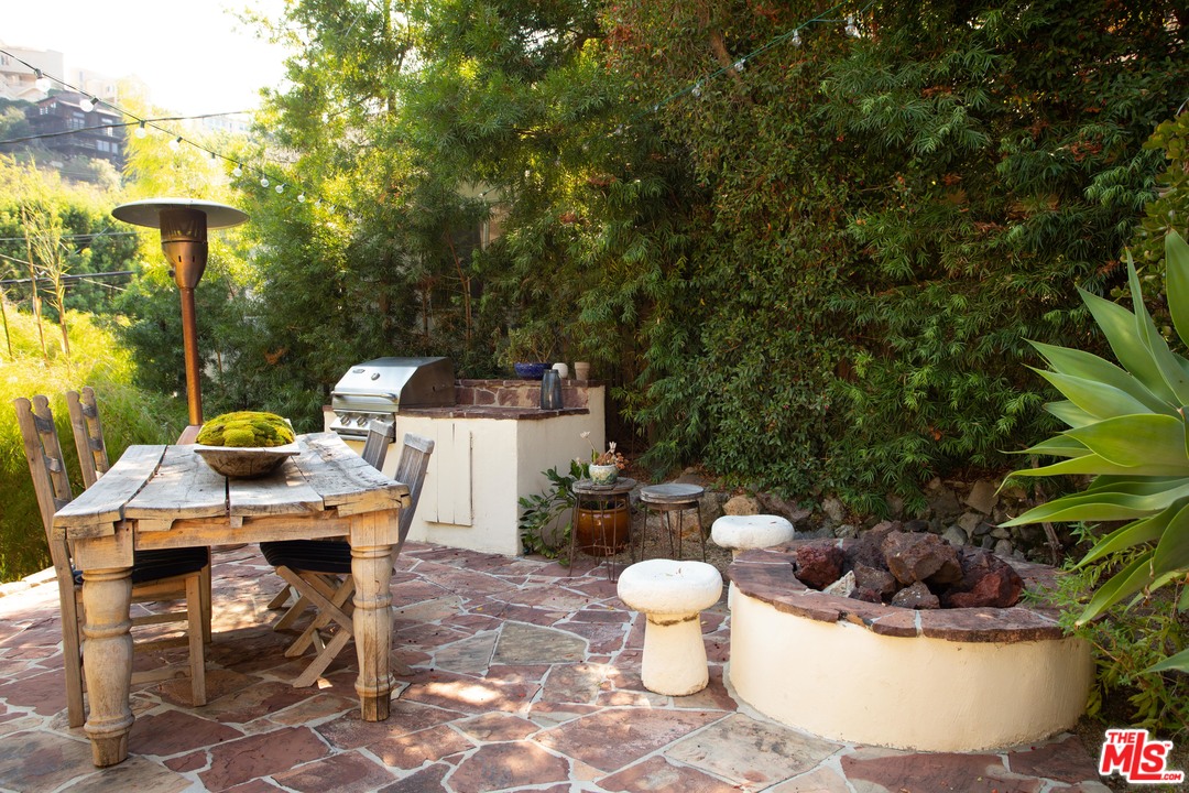 8515 Ridpath Drive Los Angeles, CA 90046 - Photo 19 of 20 a outdoor dining space with furniture and city view