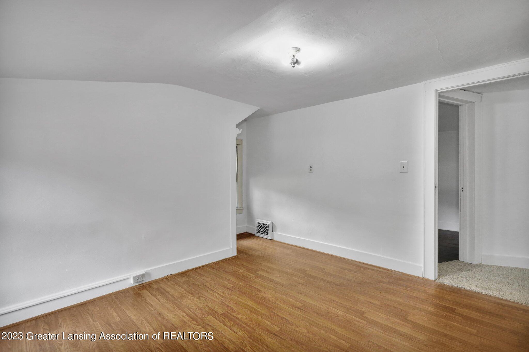 309 Bon Air Road Lansing, MI 48917 - Photo 21 of 30 26-web-or-mls-Open Ended Media-26