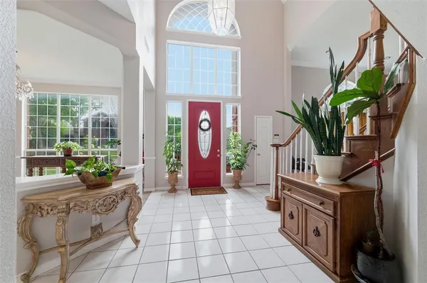a view of entryway with furniture and toys