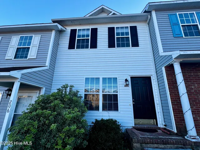 $1,185 | 204 Meadowbrook Lane, Jacksonville, NC 28546