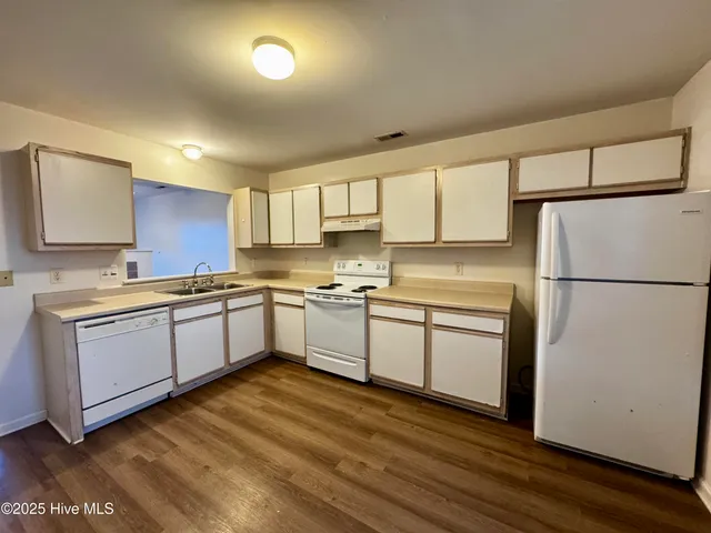 $1,185 | 204 Meadowbrook Lane, Jacksonville, NC 28546