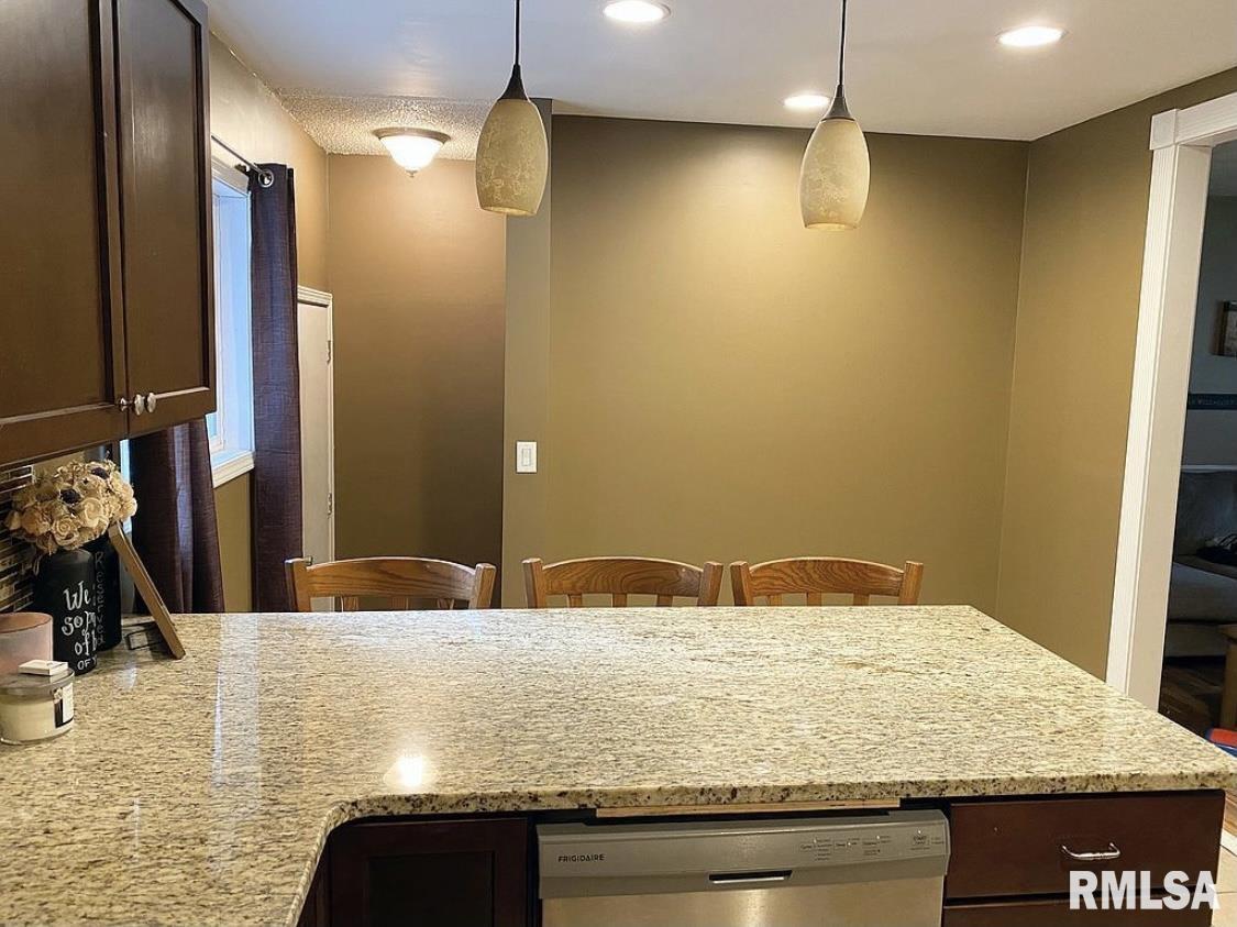 2904 Sherborn Road Springfield, IL 62702 - Photo 3 of 15