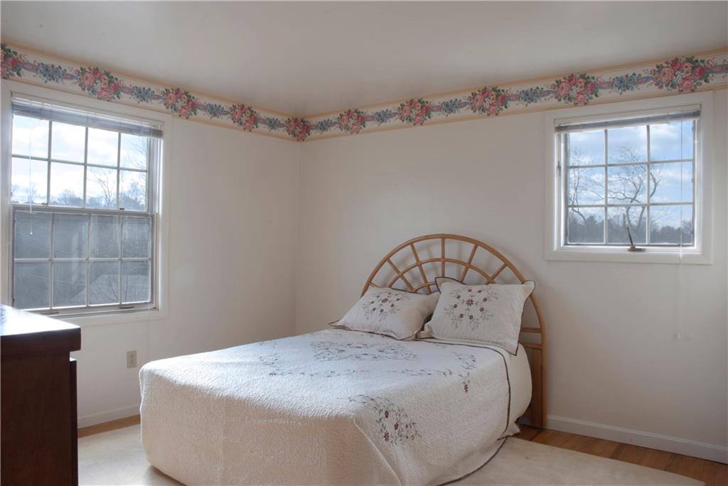 150 Cherrytree Road Carnegie, PA 15106 - Photo 14 of 18 2nd bedroom with ample sizes.