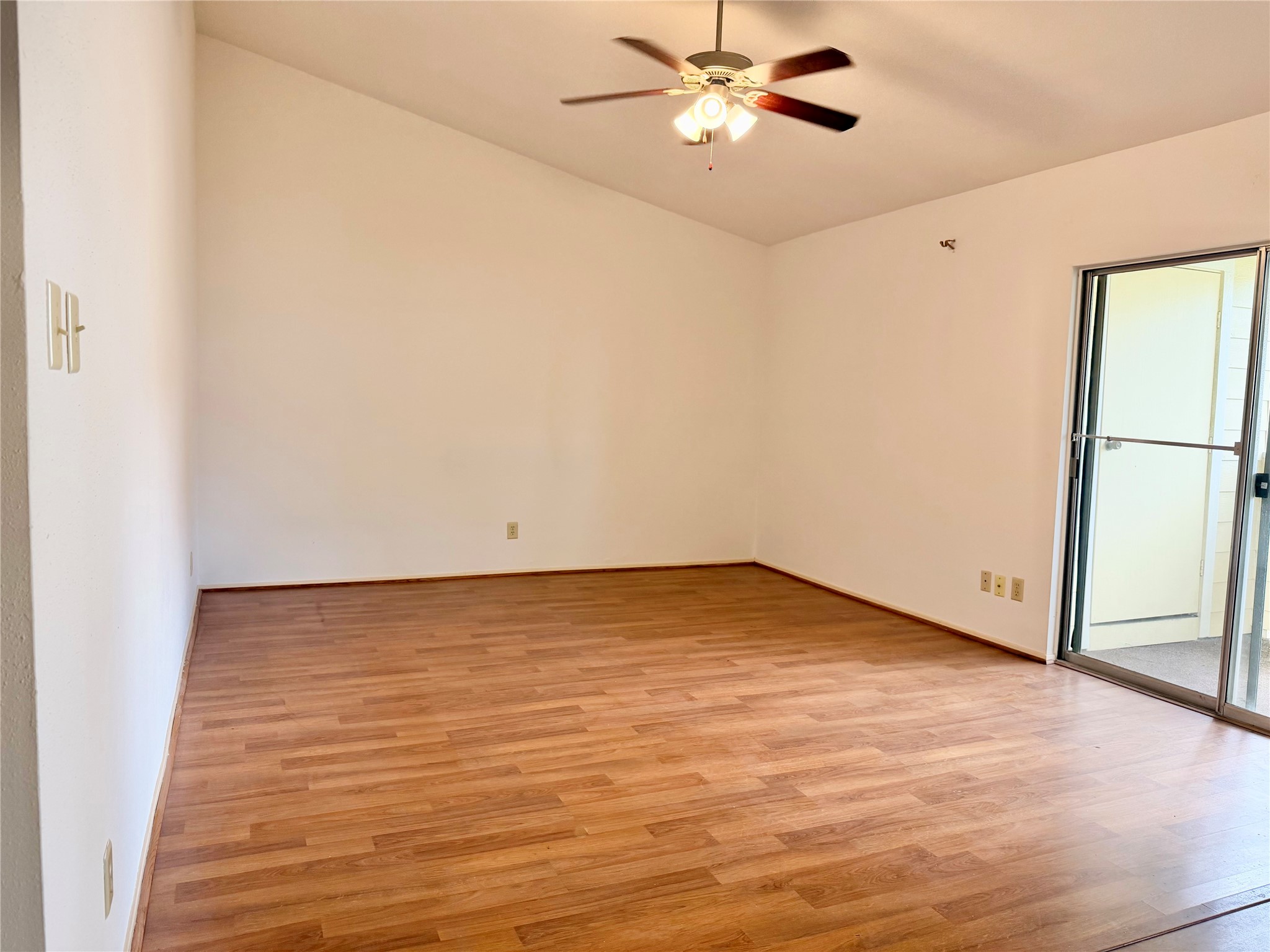 14555 Wunderlich Drive, Unit 2602 Houston, TX 77069 - Photo 14 of 30 Living room