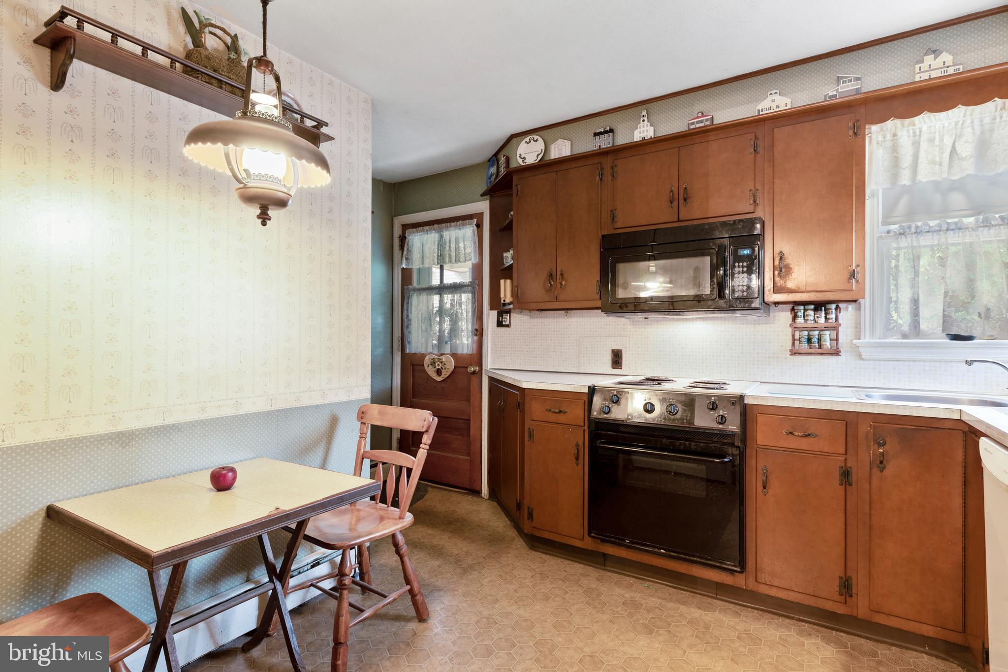 308 Rogers Road Norristown, PA 19403 - Photo 6 of 14 Gallery Image 6
