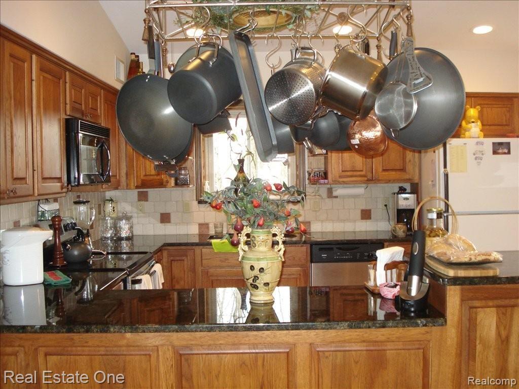 30271 Westgate Road Farmington, MI 48334 - Photo 5 of 12 Custom Kitchen