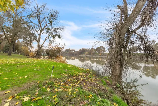 $199,999 | 10113 Garden Highway, Sacramento, CA 95837