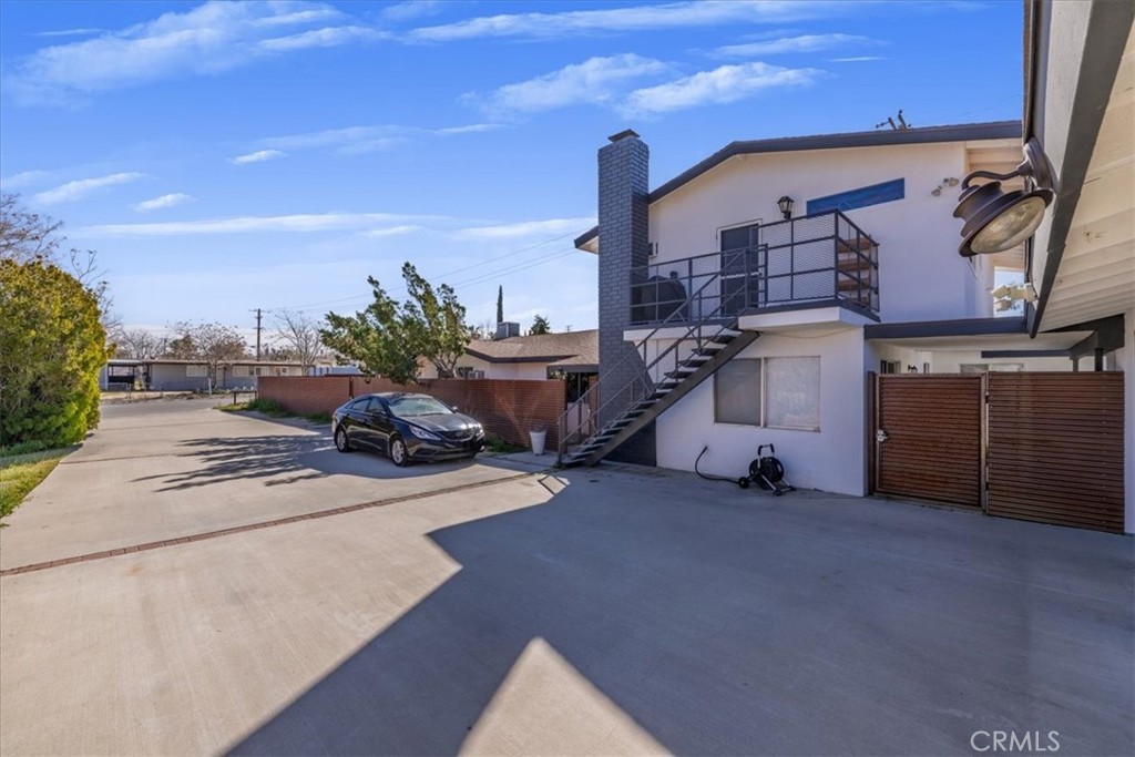 7428 Acoma Trail Yucca Valley, CA 92284 - Photo 5 of 18 a view of a garage with parked cars