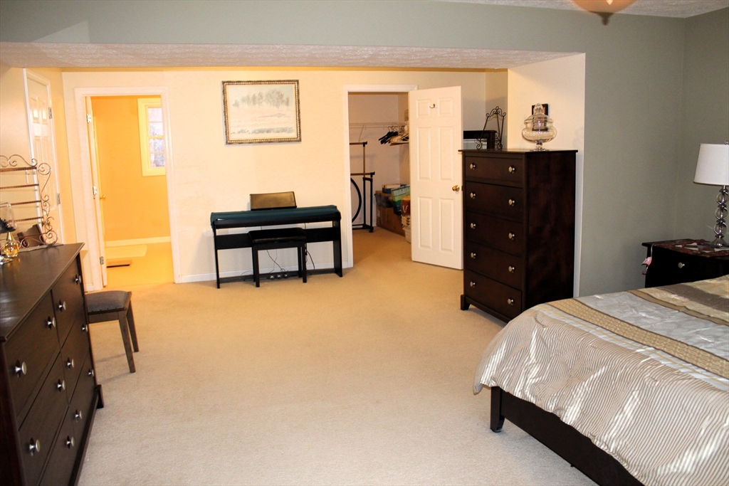 38 Georgetown Drive, Unit 38 Nashua, NH 03062 - Photo 16 of 26 a bedroom with a bed and a dresser