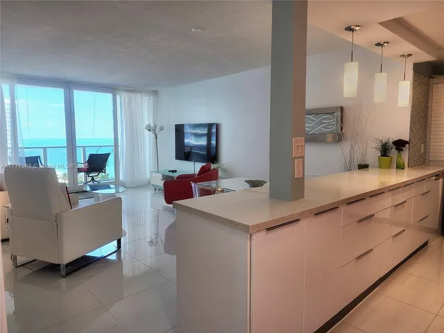 $3,000 | 3505 South Ocean Drive, Unit 1011, Hollywood, FL 33019