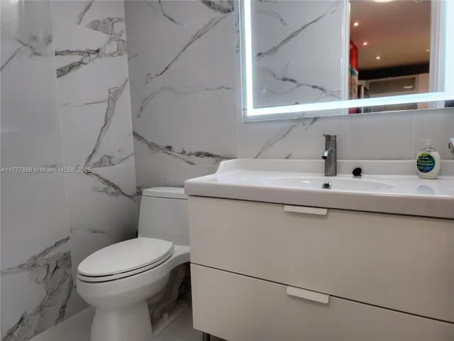 $3,000 | 3505 South Ocean Drive, Unit 1011, Hollywood, FL 33019