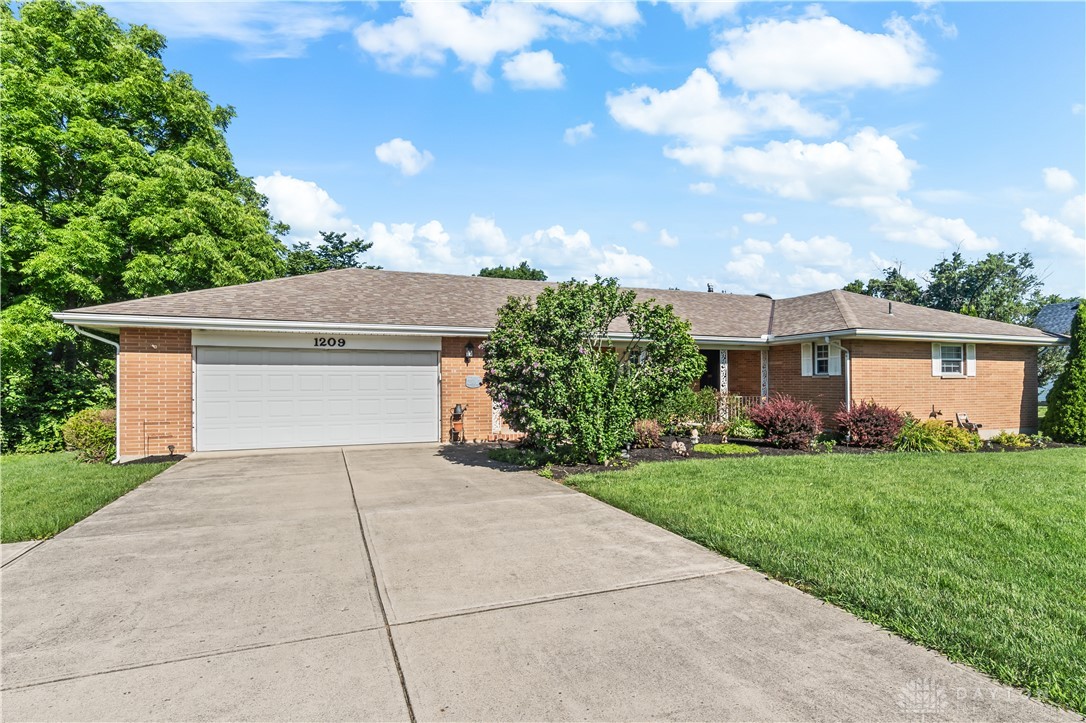 1209 South Heincke Road Miamisburg, OH 45342 - Photo 2 of 48