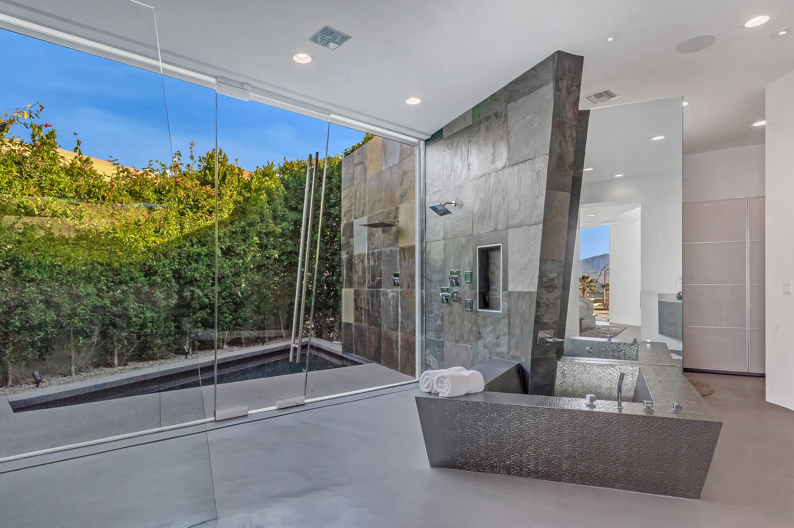 8 Rockcrest Drive Rancho Mirage, CA 92270 - Photo 25 of 71 43_Rockcrest_32_mls