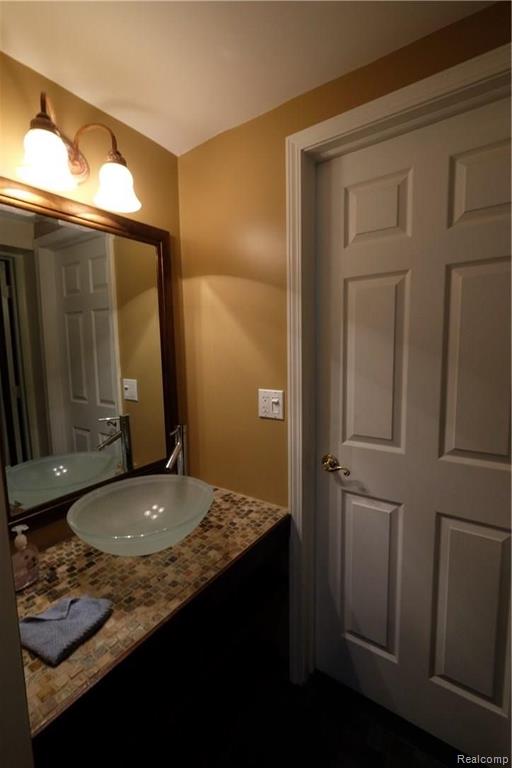 693 John R Road Rochester Hills, MI 48307 - Photo 15 of 36