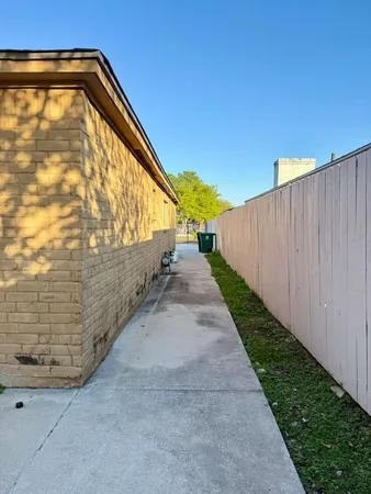 a view of a back yard of the house