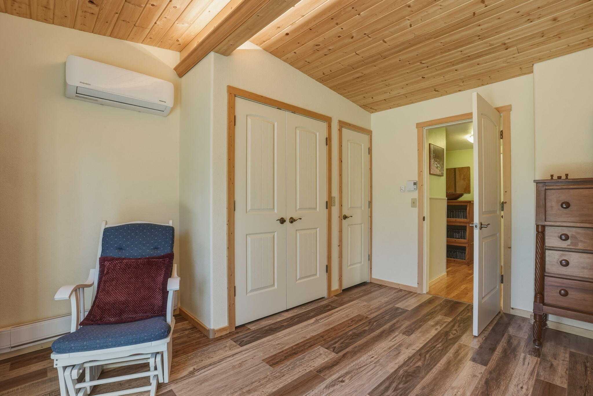 15020 Remuda Road Sisters, OR 97759 - Photo 28 of 61 2nd Bedroom with Deck Access