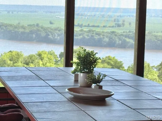 $425,000 | 21716 Pike 9109, Louisiana, MO 63353