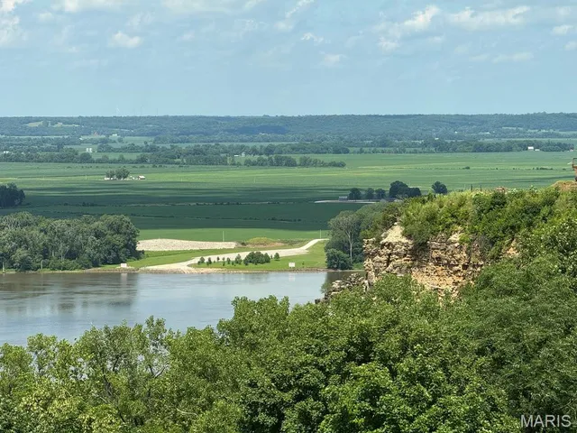 $425,000 | 21716 Pike 9109, Louisiana, MO 63353