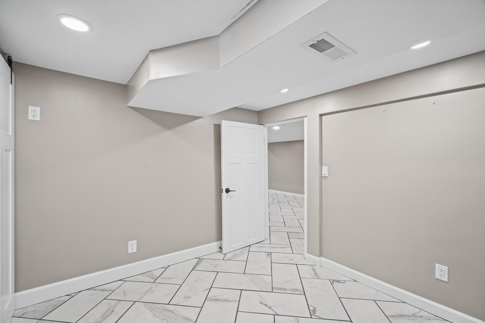 4038 Buckingham Drive Decatur, IL 62526 - Photo 35 of 46 Gallery Image 35