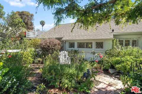 $2,900,000 | 242 Bronwood Avenue, Los Angeles, CA 90049