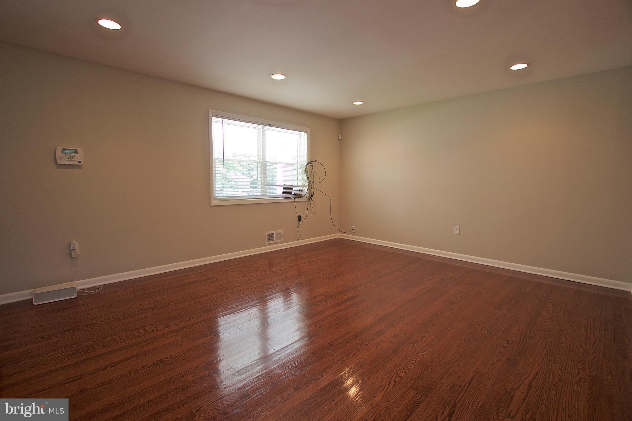 4710 Sharon Road Temple Hills, MD 20748 - Photo 4 of 29 Living Room
