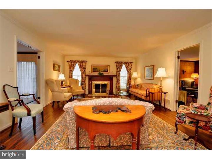 6 Highfield Lane Wayne, PA 19087 - Photo 3 of 22 Living Room