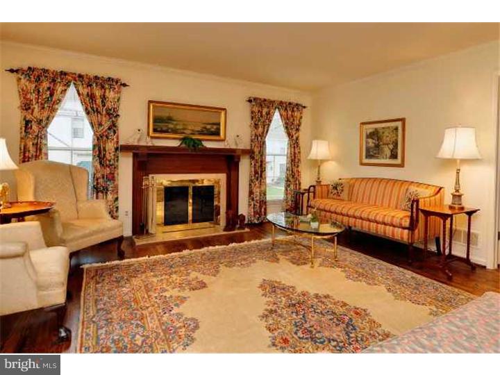 6 Highfield Lane Wayne, PA 19087 - Photo 4 of 22 Living Room