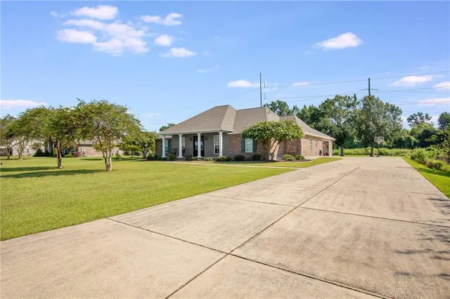 $550,000 | 220 Northbend Lane, Montz, LA 70068