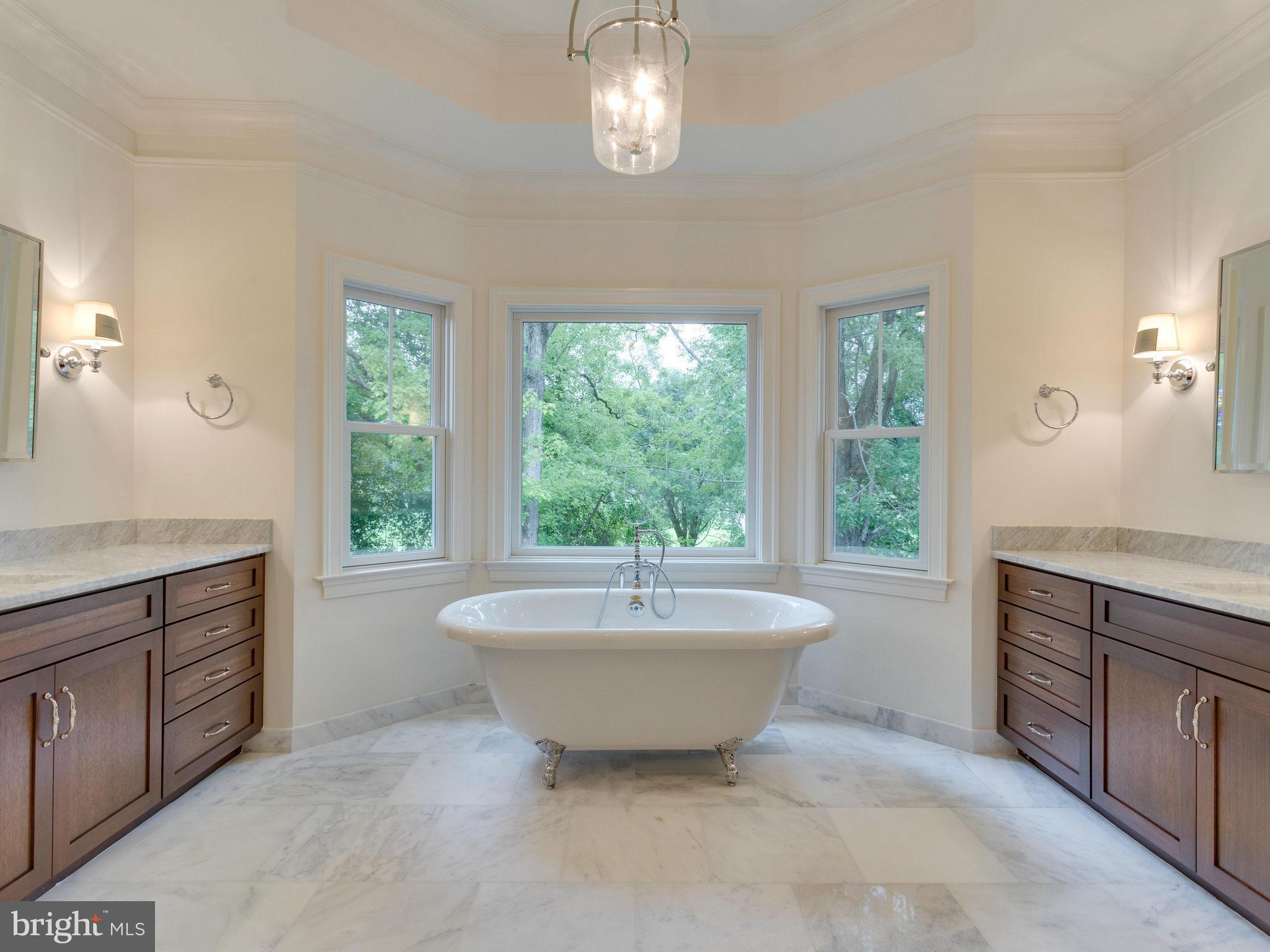 7112 Thrasher Road McLean, VA 22101 - Photo 14 of 30 Master Bath