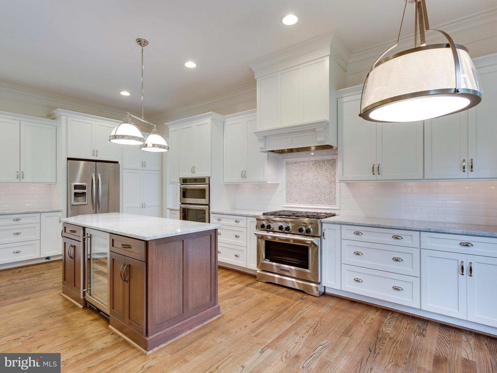 7112 Thrasher Road McLean, VA 22101 - Photo 6 of 30 Kitchen